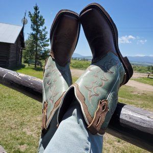 Meet your Posher, Posh